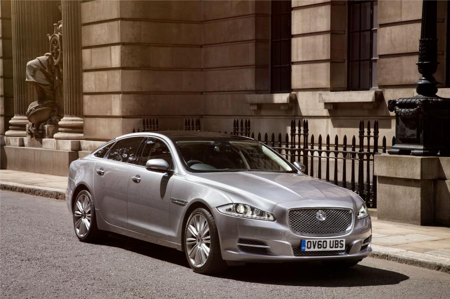  Jaguar XJ LWB 2012 года  (UK) (фото 6 из 8)